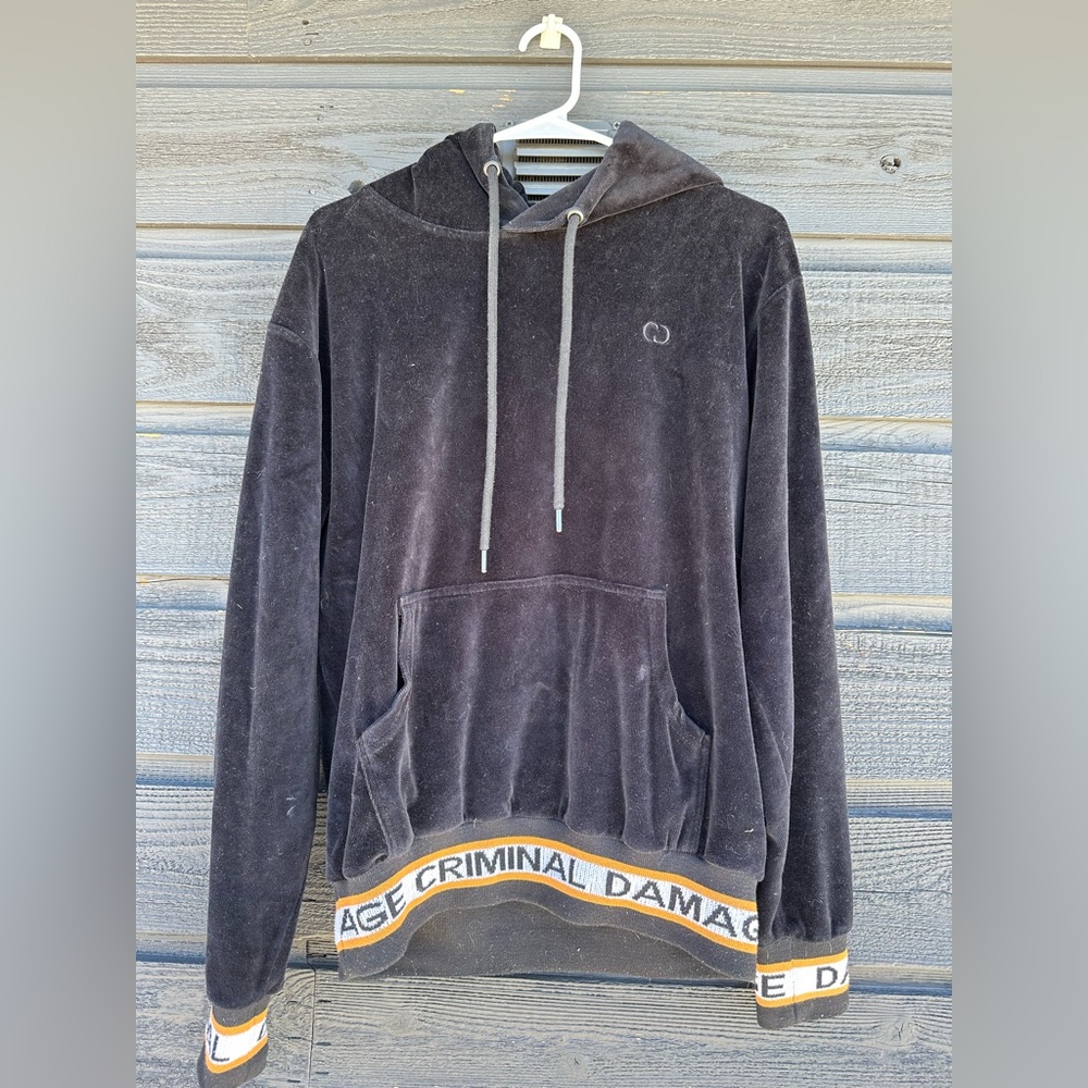 Criminal damage Men’s S/Women’s M velour material